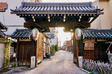 【京都の穴場スポット 島原】歴史情緒を感じながらゆったり京都旅