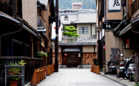 An Early Morning Walk in Gion, Kyoto