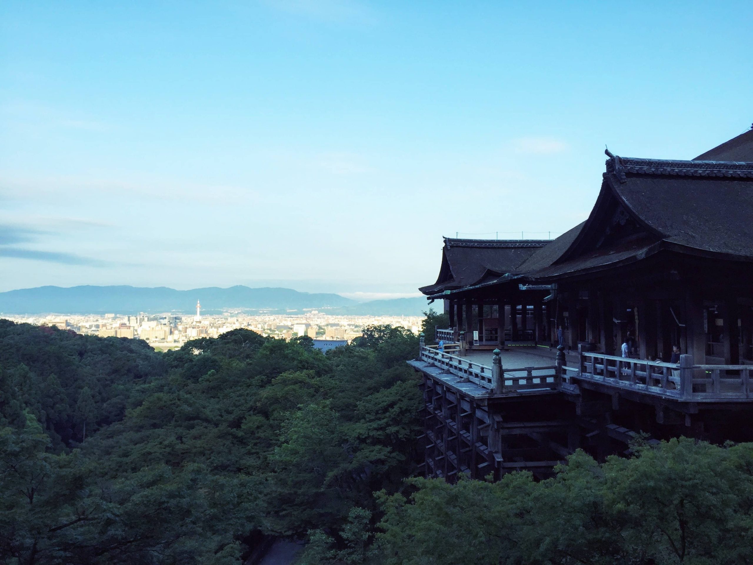 It is said that a monk name Kenshin built what would be the foundation of Kiyomizu Temple in 778, when he had a dream telling him to head towards Otowayama.