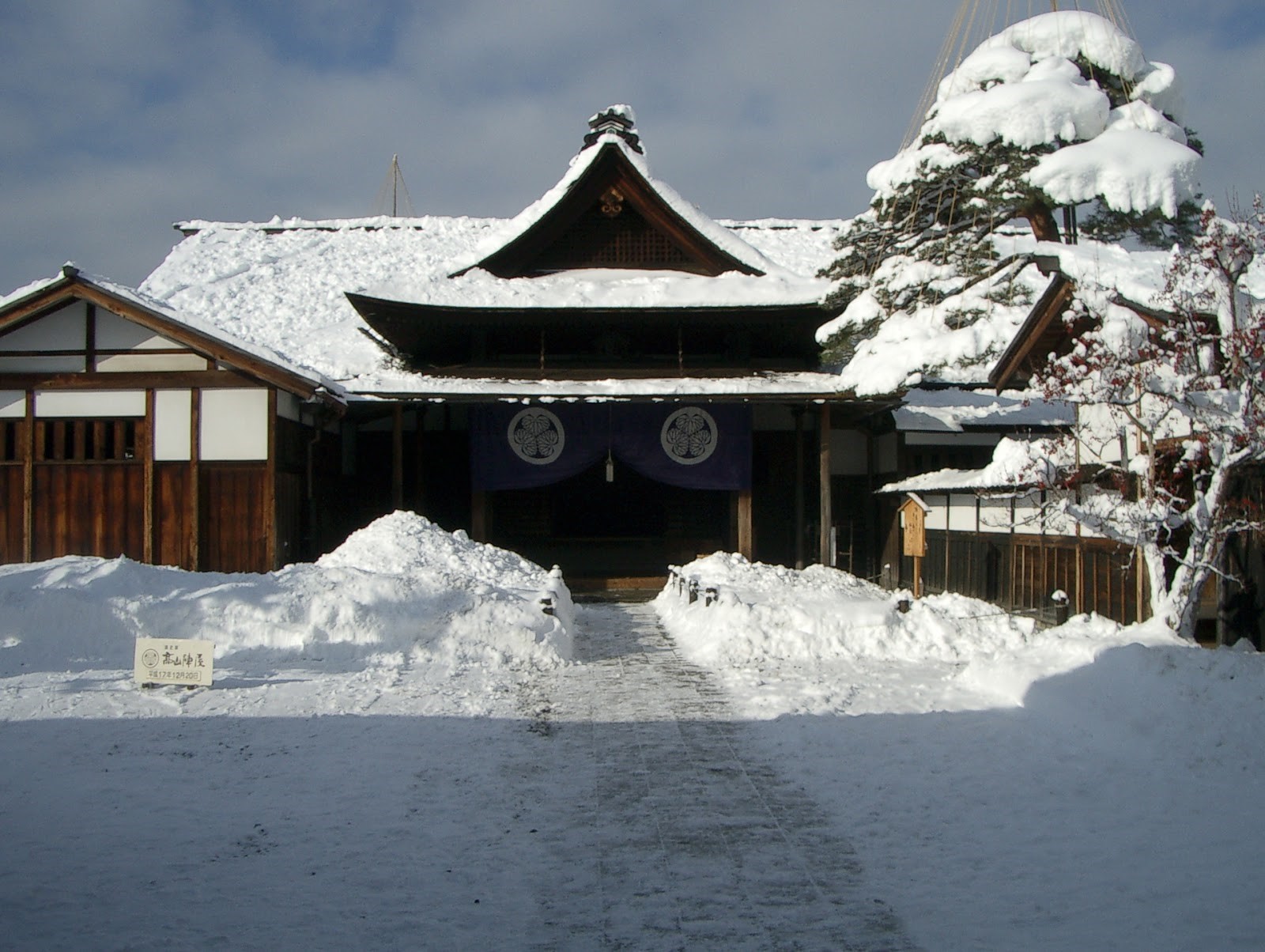 冬の飛騨高山で思い出を残そう 地元スタッフ一押しフォトスポット5選 21年 Machiya Magazine A Blog By Machiya Inns Hotels 冬の飛騨高山で思い出を残そう 地元スタッフ一押しフォトスポット5選 21年 Machiya Magazine A Blog By Machiya Inns Hotels