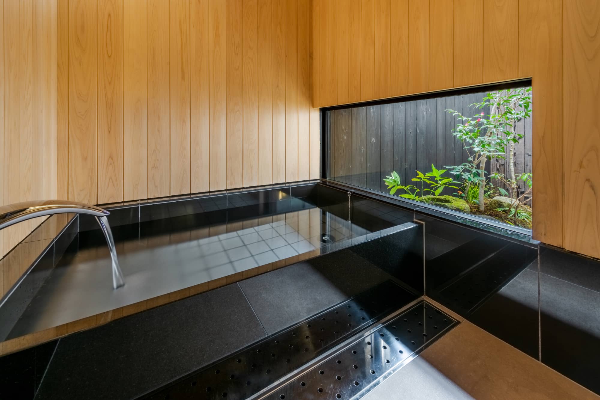 Bath at Marikoji Machiya House