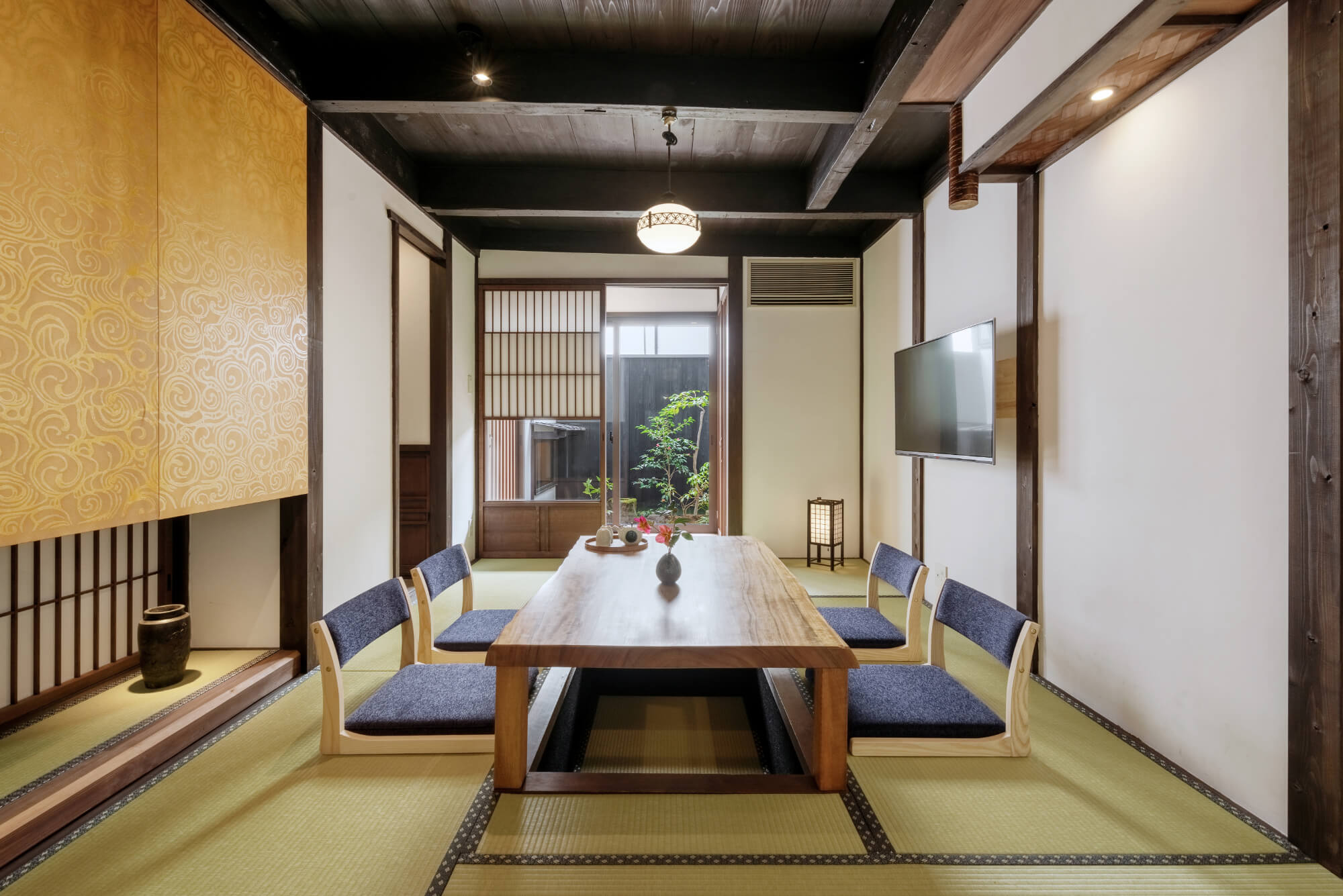 The living room at Marikoji Machiya House