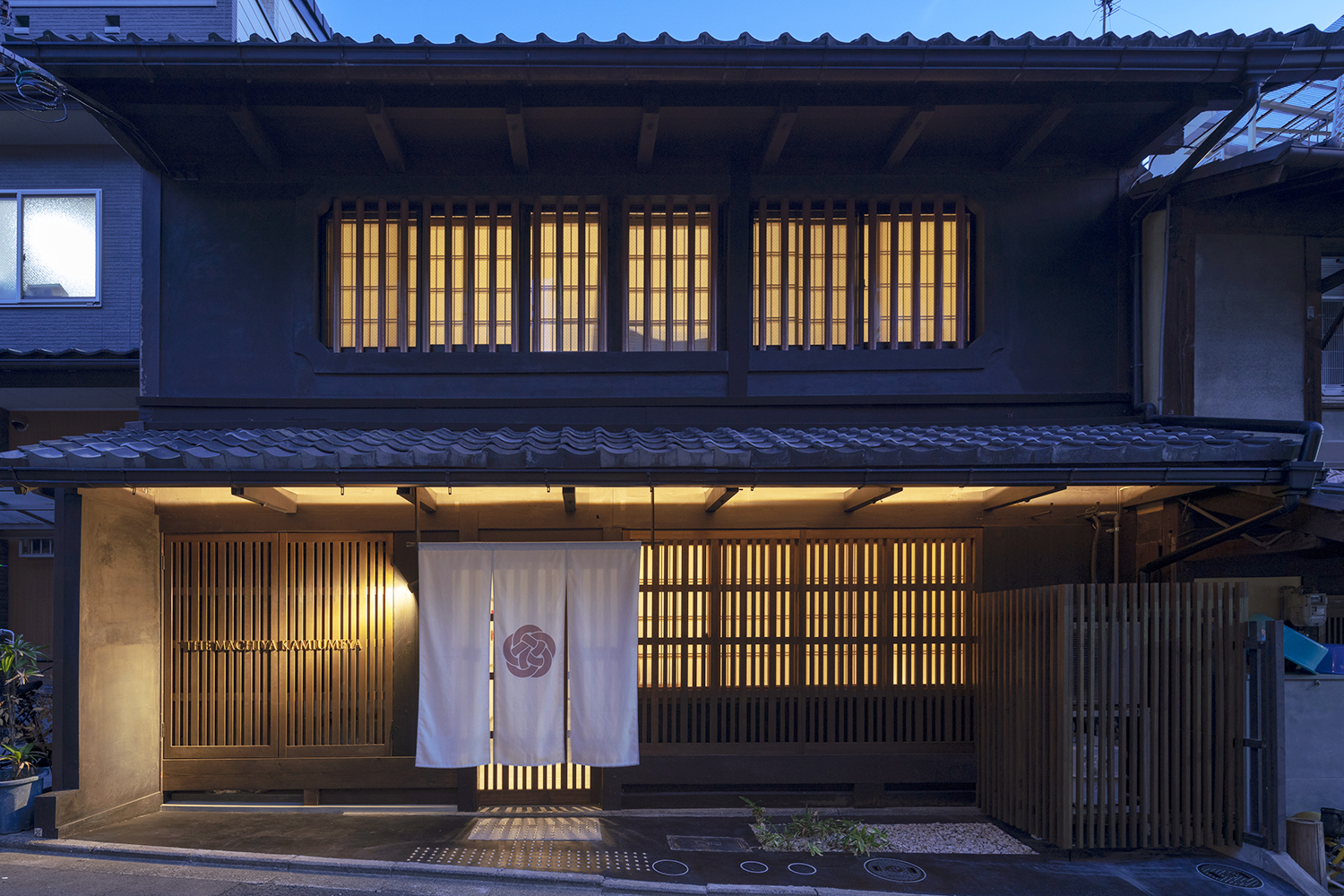 THE MACHIYA KAMIUMEYA