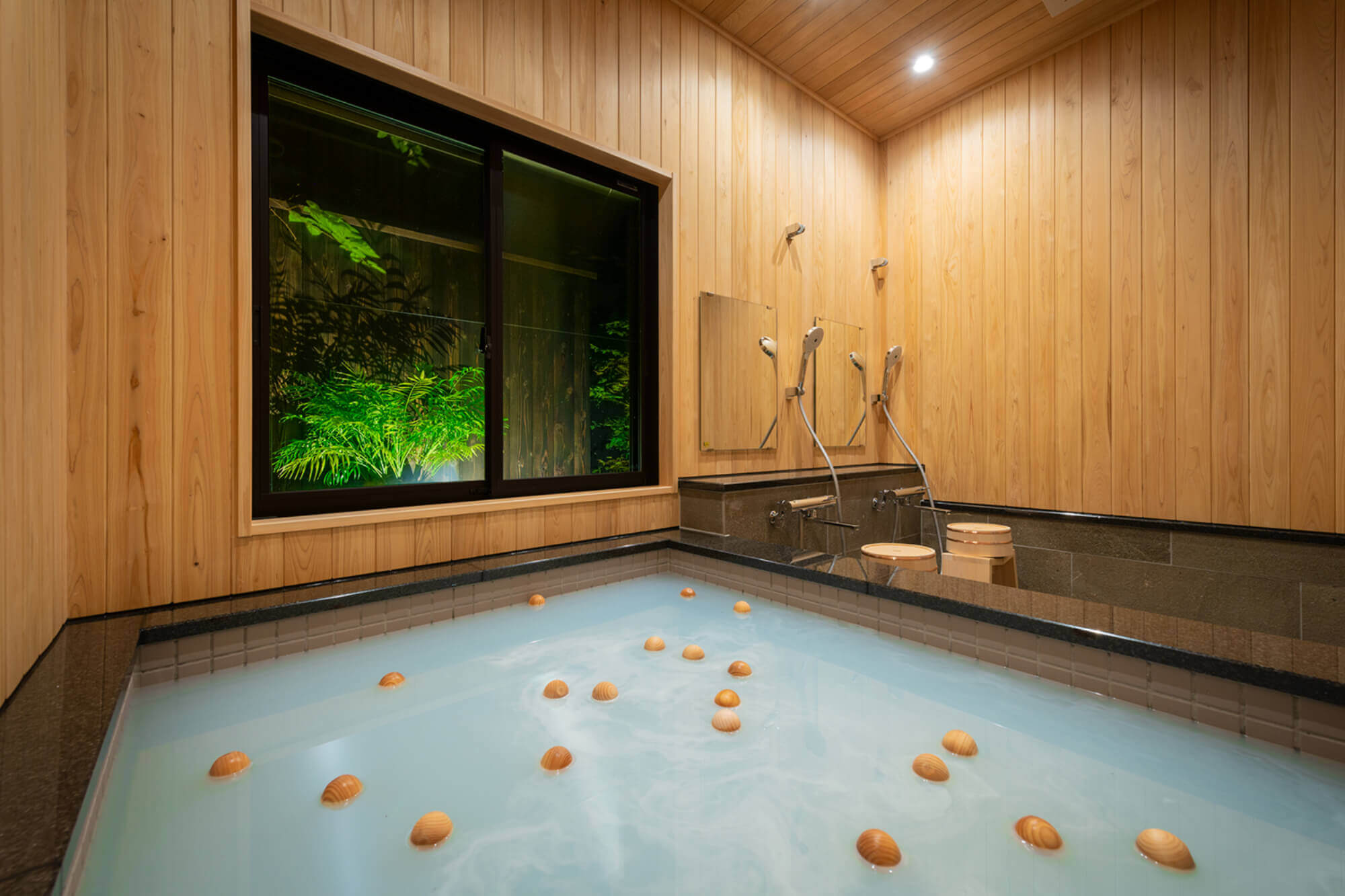 Private Japanese 'Kashikiriburo' Bath