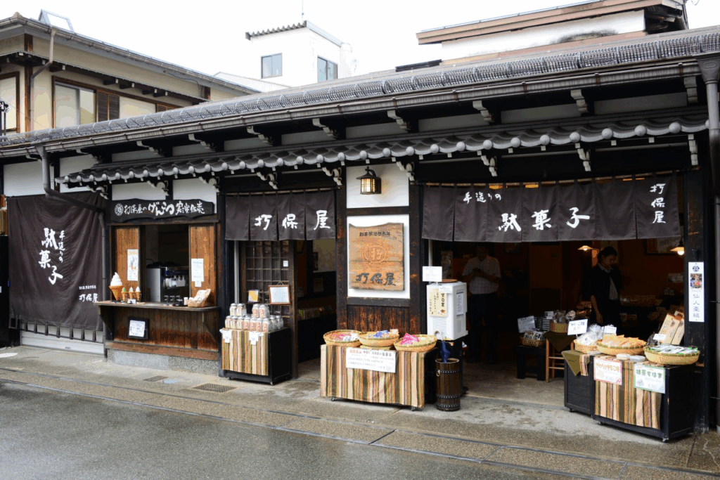 Find dagashi, sweets, snacks at souvenir shops