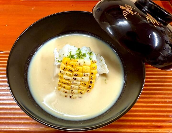 鱧と玉蜀黍の豆乳白味噌仕立ての吸物〈季節限定〉