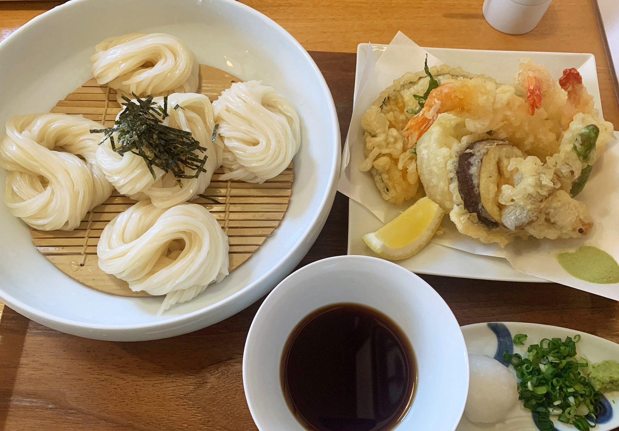 Udon & Tempura at Yanagibashi Jikuu/ コシのある細麺うどんと揚げたての天ぷらが美味しい「饂飩処 柳ばし 時空」